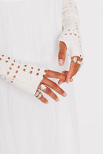 Load image into Gallery viewer, FINGERLESS GLOVES 001 - CREAM WOOL
