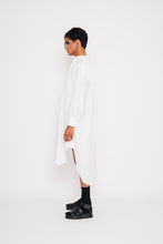 Load image into Gallery viewer, LONG SLEEVED BIBBED SHIRT DRESS 001 - WHITE
